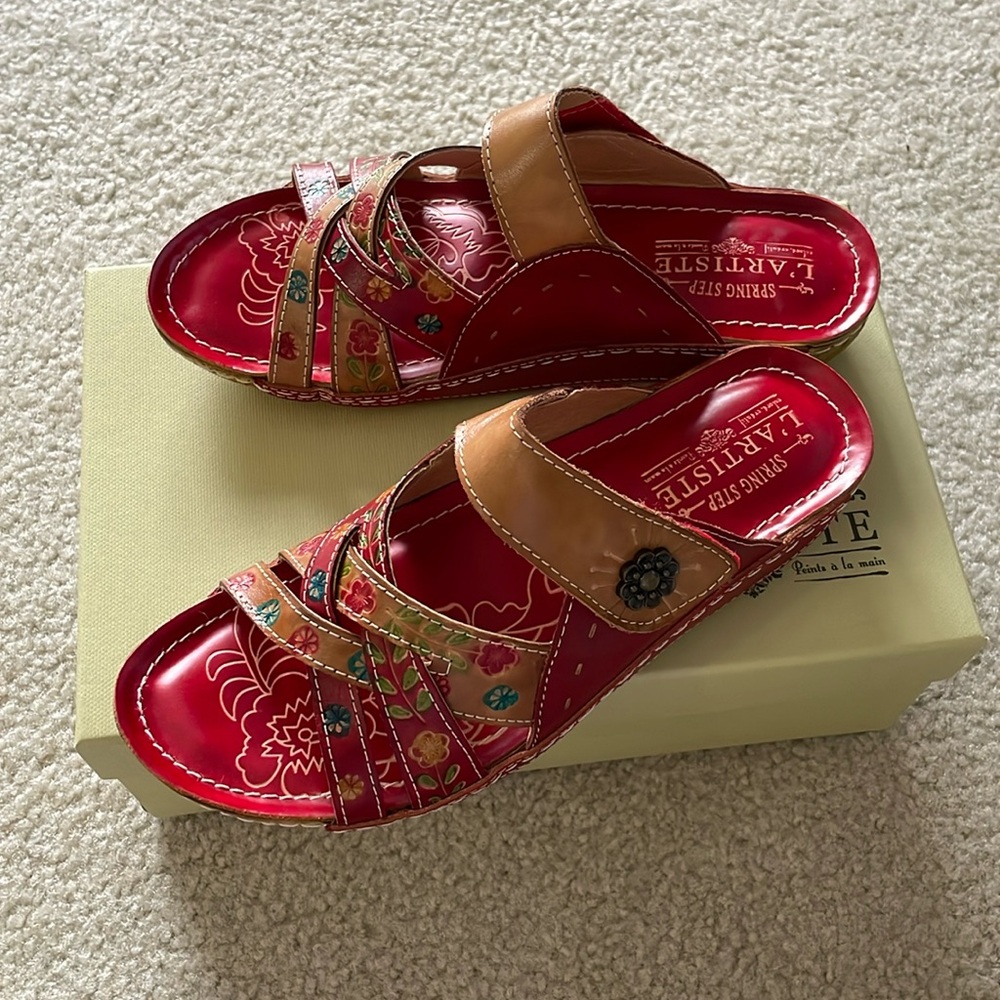 L'Artiste By Spring Step Leigh Wedge Red Sandals, Size 39 (8.5) NWT